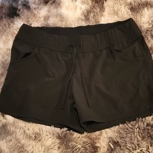 Womens black  Magellan outdoors fish gear shorts. Size large
